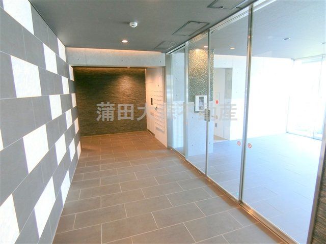 レアライズ羽田のエントランス