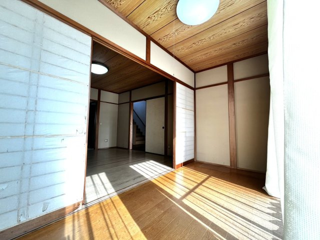 北区室園町 戸建ての洋室|1階西側洋間横縁側