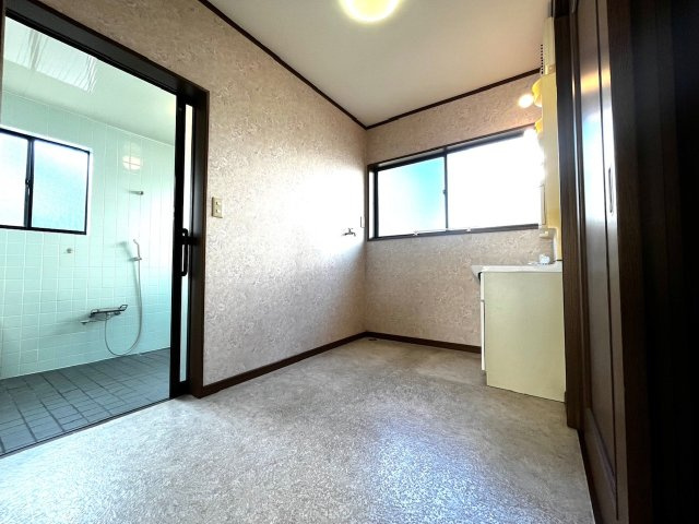 北区室園町 戸建ての洗面所