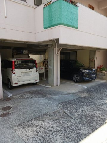 マイトレーヤ　広の駐車場