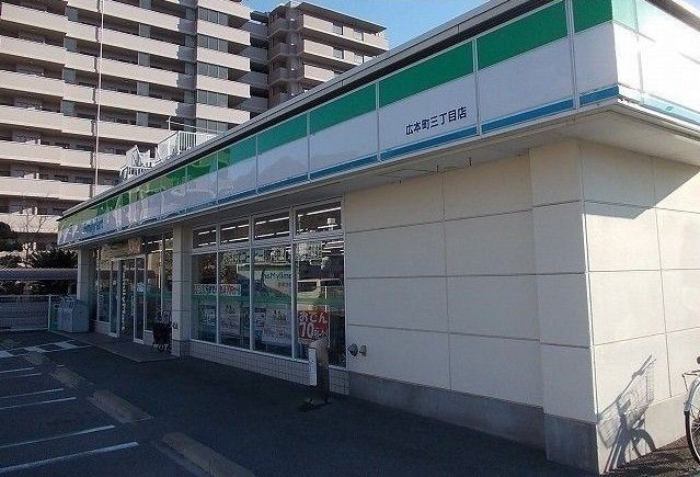 マイトレーヤ　広の周辺|ファミリーマートまで300m