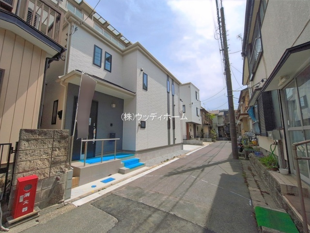 越谷市袋山　新築一戸建ての前面道路含む現地写真
