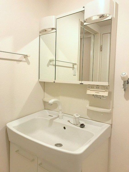 リフィール徳倉の洗面所