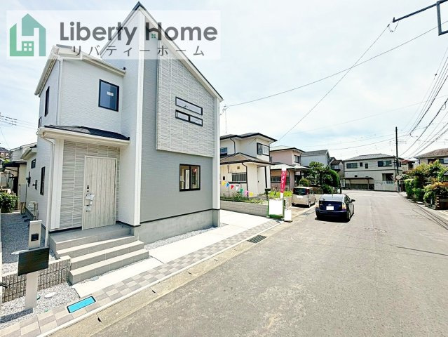 牛久市南5丁目5期　新築戸建の前面道路含む現地写真