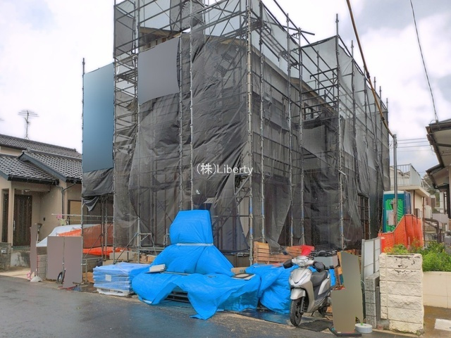 牛久市南5丁目5期　新築戸建の前面道路含む現地写真