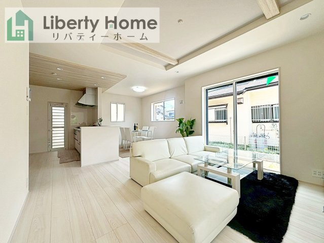 牛久市南5丁目5期　新築戸建の居間・リビング