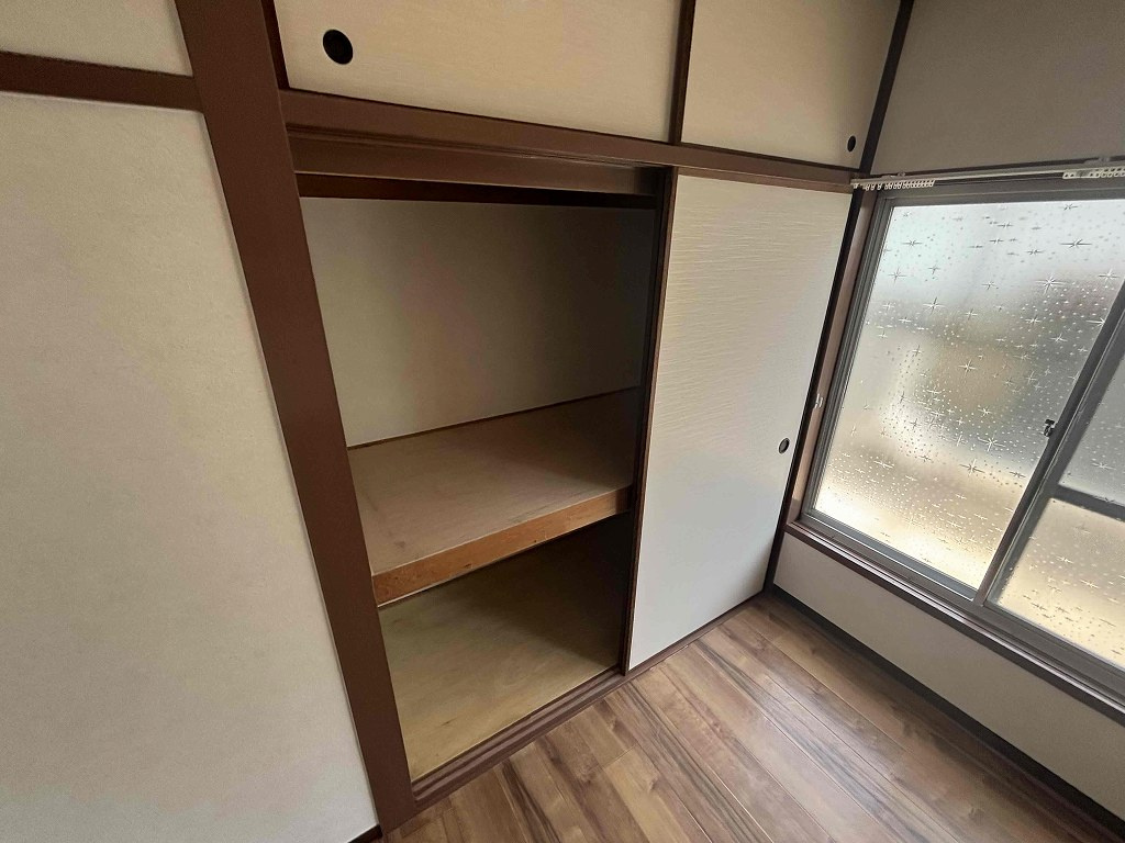 下畑町貸家の収納