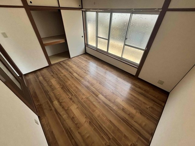 下畑町貸家の洋室