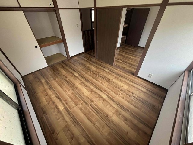 下畑町貸家の洋室