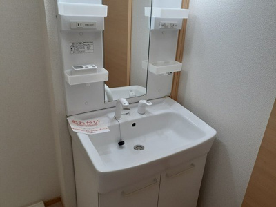 【洗面所】 | ハピネスＡ | 忙しい朝には欠かせない洗面所です