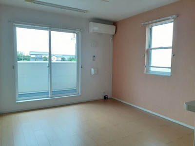 【居間・リビング】 | シェモアＡ | ゆったり過ごせる居間です