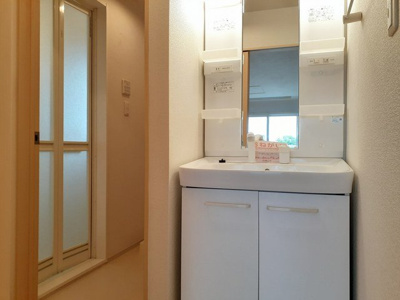 【洗面所】 | シェモアＡ | 忙しい朝には欠かせない洗面所です