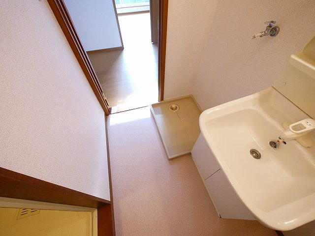 シャトーローリエＡの設備|室内洗濯置き場