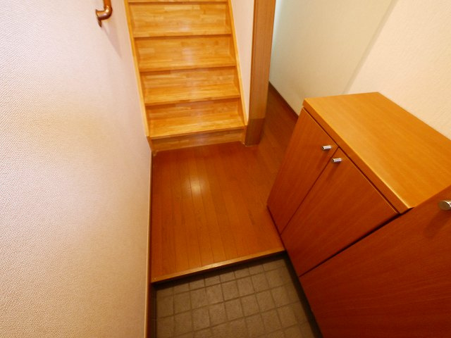 シャトーローリエＡの玄関|シンプルで使いやすい玄関です