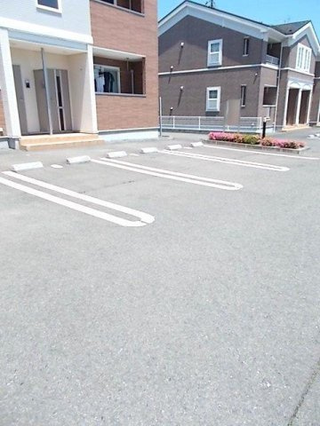 アパルトマングランドールＡの駐車場