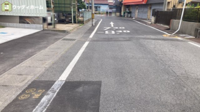 越谷市弥十郎　新築一戸建ての前面道路含む現地写真