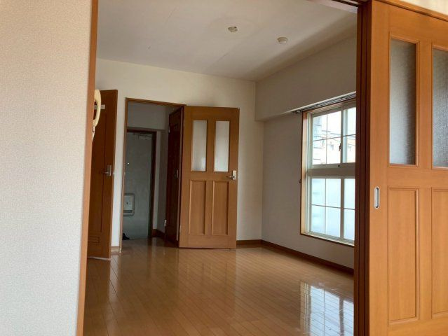 エスタシオンの居間・リビング|同建物別部屋 現況優先