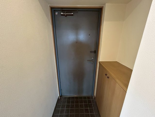 アミーグランコート三宮の玄関|同物件別部屋写真