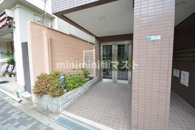 メゾン琵琶のエントランス