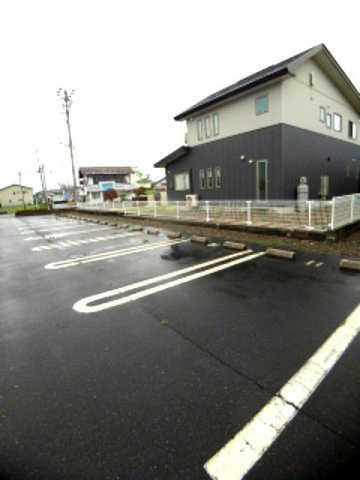 プロムナードＦ　Ⅱ棟の駐車場