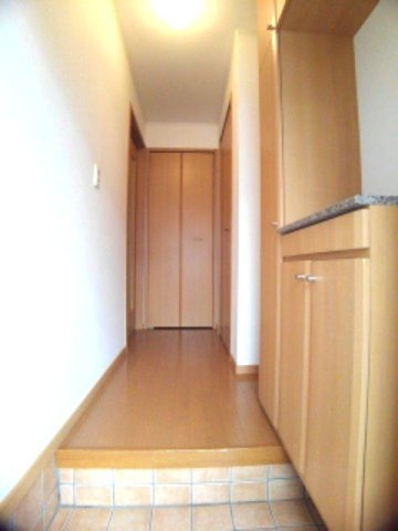 プロムナードＦ　Ⅱ棟の玄関