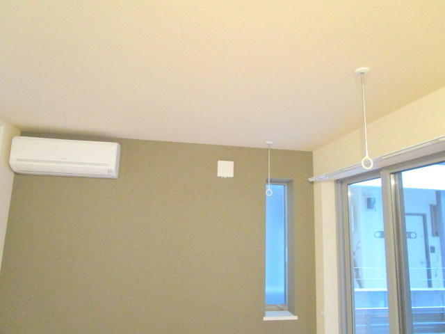 ＰＲＩＭＥ　ＣＯＡＳＴ　プライムコーストの居間・リビング|★防犯シャッター★室内物干しフック★別号室参考資料★