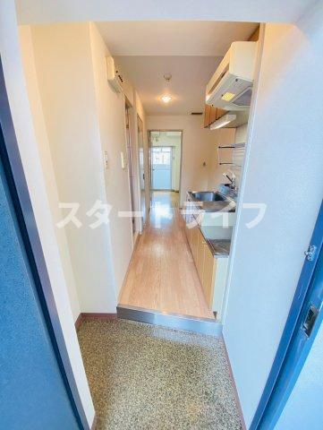 大阪市東淀川区東中島１丁目の賃貸マンションの玄関