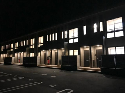 【外観】 | アルツァーレ | 外観写真（夜）