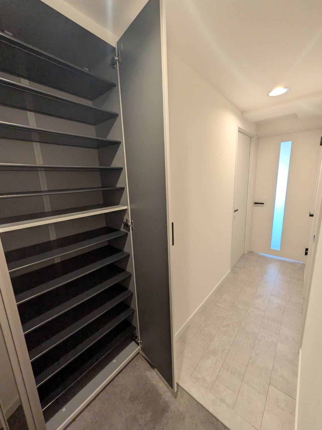 ルモン星田2番館４階の玄関|靴の収納力をご覧ください(^^)/