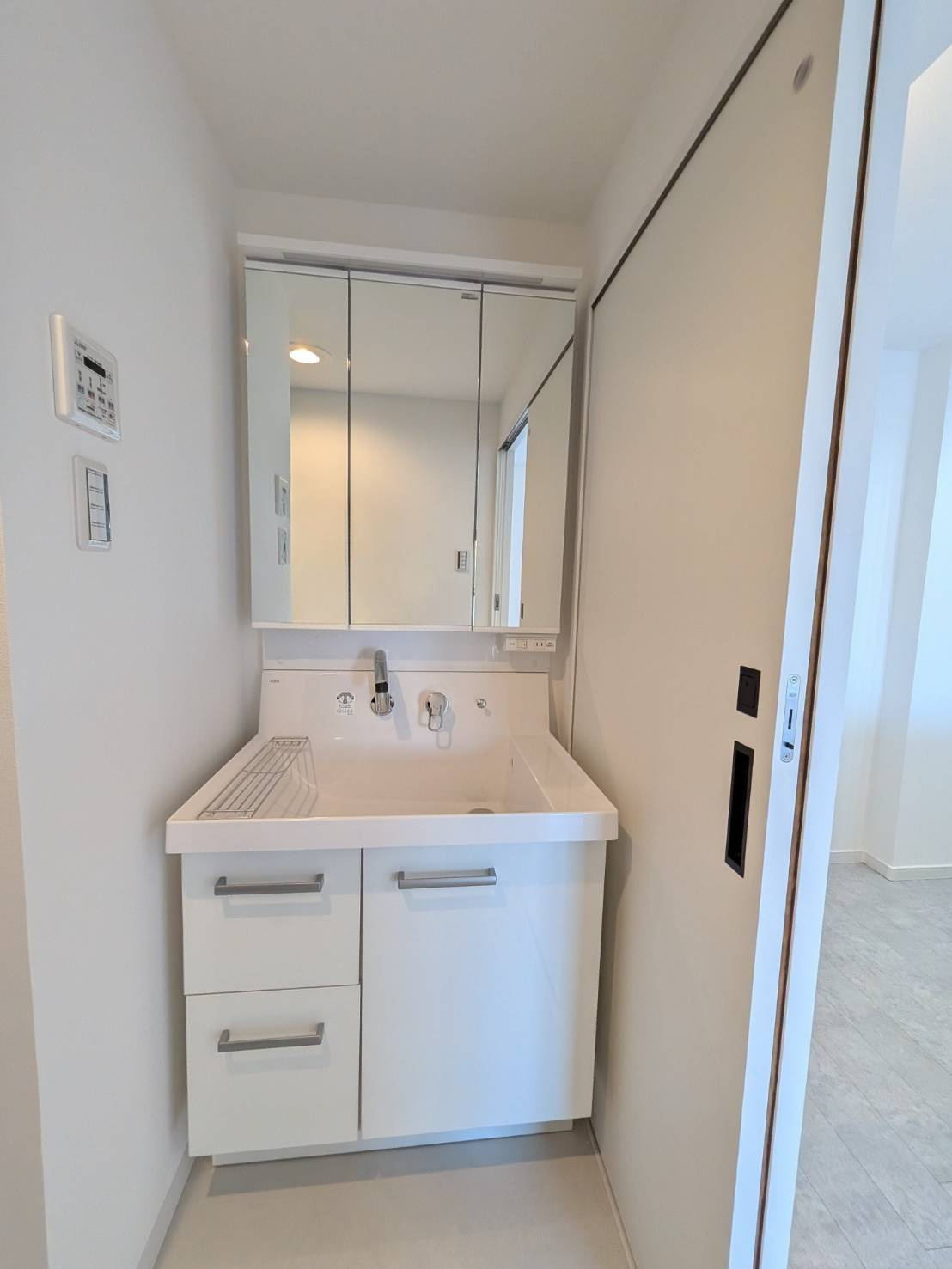 ルモン星田2番館４階の独立洗面台|朝の身支度には欠かせない独立洗面化粧台