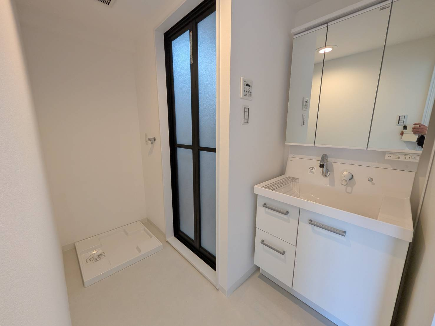 ルモン星田2番館４階の玄関|収納もある玄関です