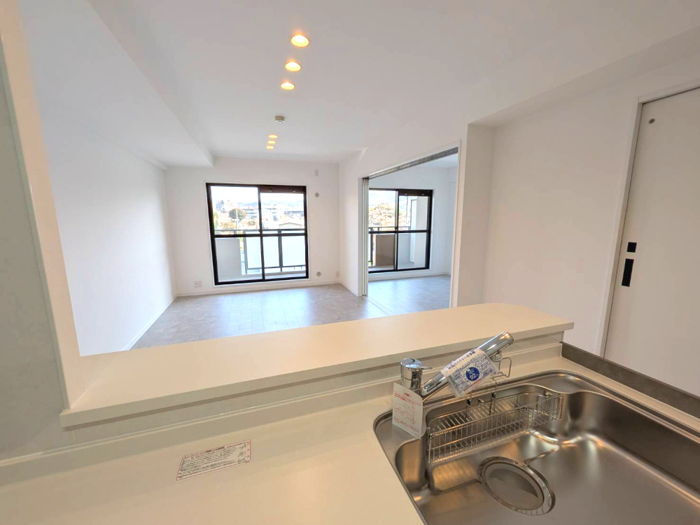 ルモン星田2番館４階の居間・リビング|ゆったりとした居間です