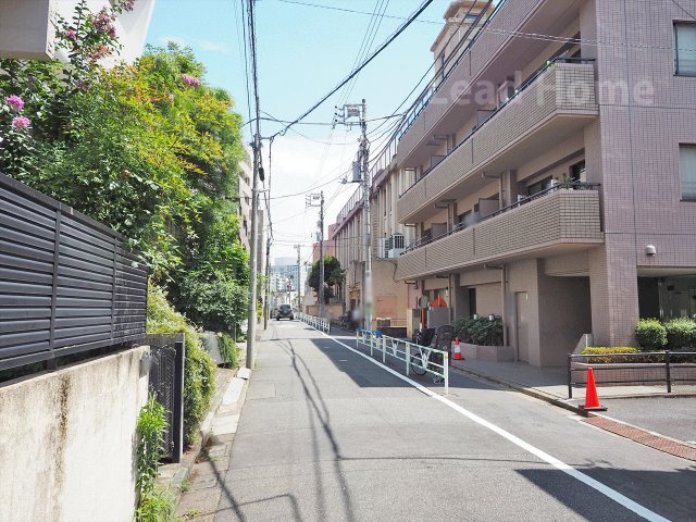 【その他】 | アルテシアン広尾 | 前面道路