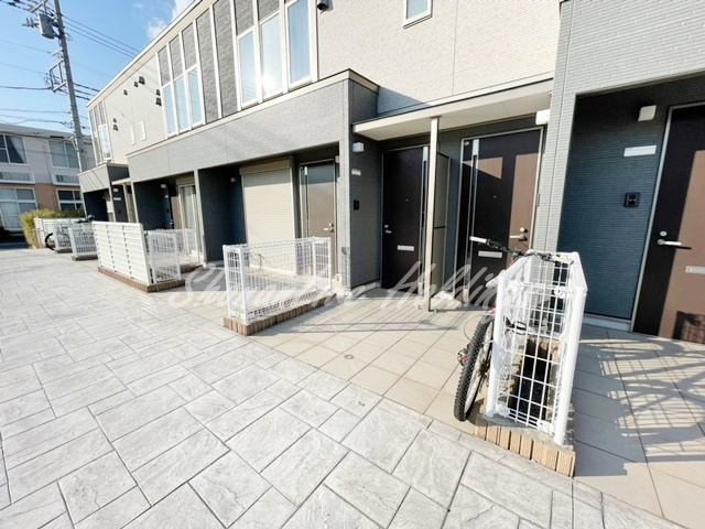 ブリスガーデンⅠのエントランス|治安のよいエリアとなっております。