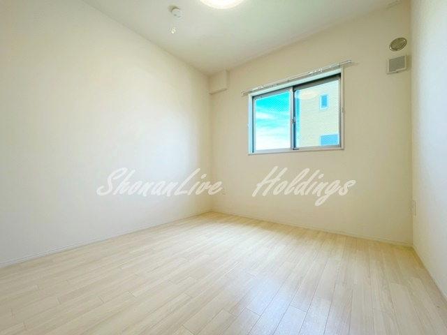 ブリスガーデンⅠの寝室|寝室にも窓があります。