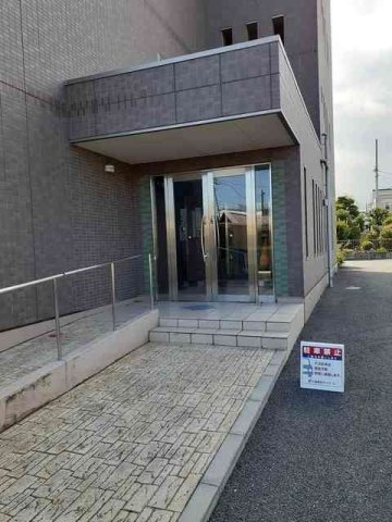 ロイヤル　マムのエントランス