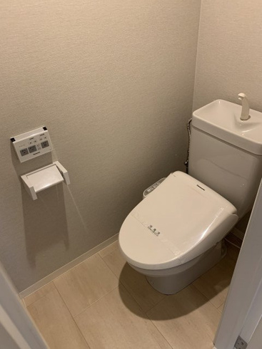 温水洗浄便座付きのトイレです！