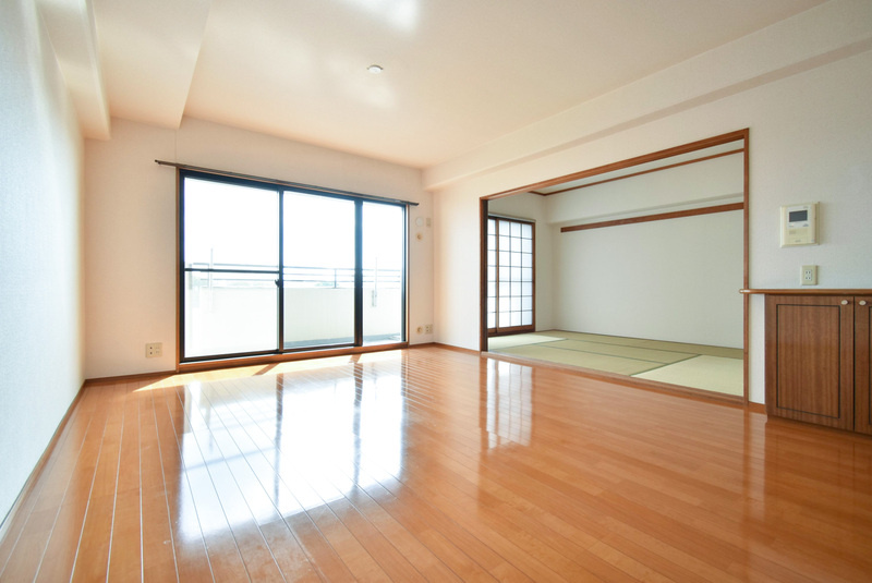 久留米市東櫛原町の賃貸マンションの居間・リビング|ゆったり過ごせるリビングです