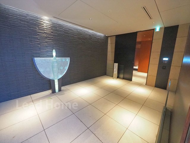 【エントランス】 | 宮益坂ビルディング　ザ・渋谷レジデンス | オートロック付き・24時間有人管理で安心のセキュリティ。