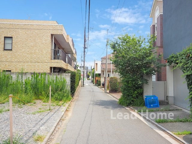 【前面道路含む現地写真】 | 渋谷区上原2丁目 | 土地面積約55.61坪、建物のプランニングがしやすい土地形状です。