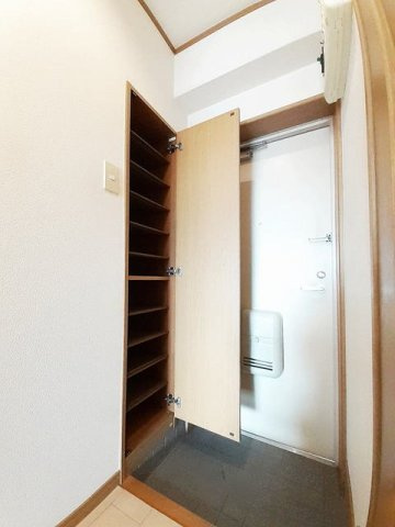 レルベ保田窪の玄関