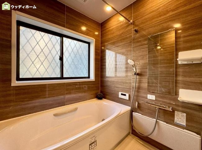 春日部市大畑　中古一戸建ての浴室