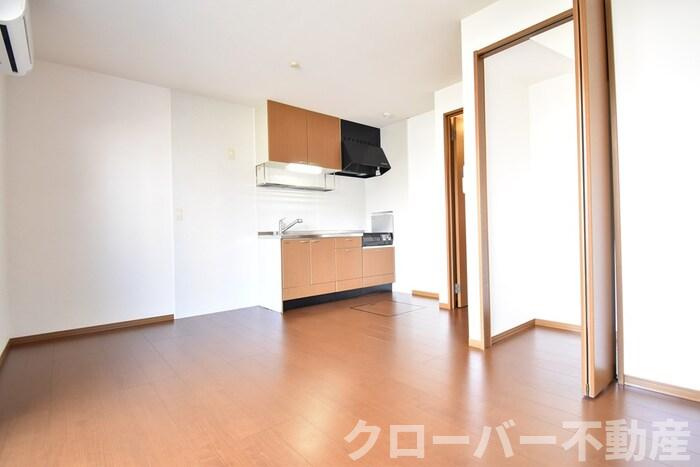 コウジィーコート前川Ⅱ A棟の居間・リビング|ＤＫ９．５帖