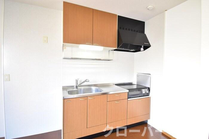 コウジィーコート前川Ⅱ A棟のキッチン|２口ＩＨコンロ付きキッチン