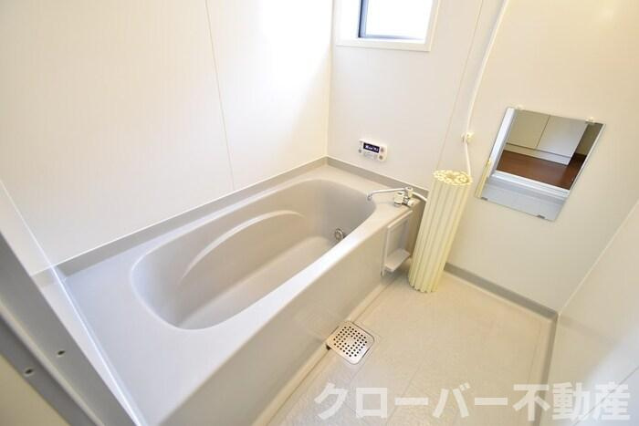 コウジィーコート前川Ⅱ A棟の浴室|ユニットバス（追い焚き機能付き）