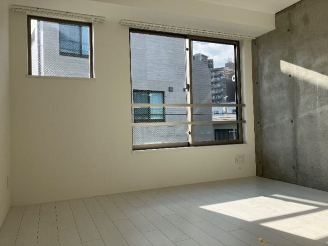 LEGALAND三軒茶屋Southの洋室