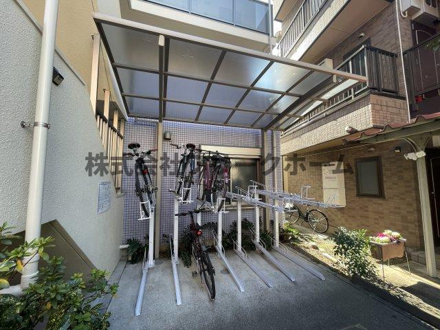 ブルースカイの駐車場