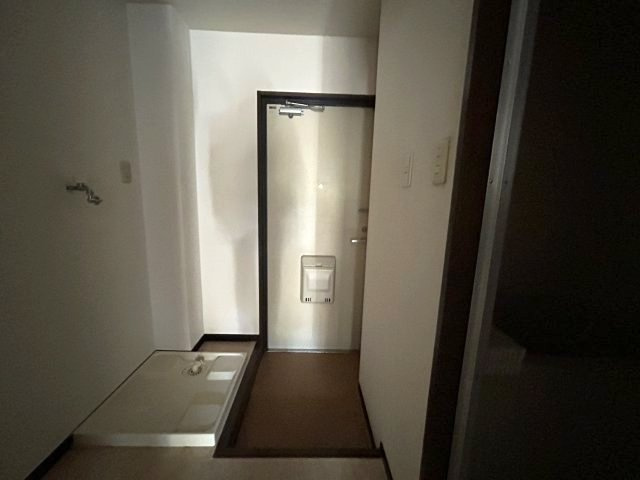 グランツ岡本　１０３号室の玄関