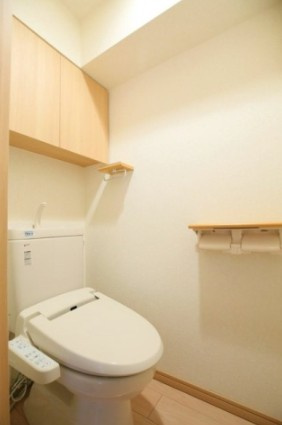 中野区丸山２丁目の賃貸マンションのトイレ