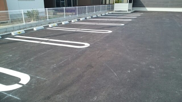 サンアヴェニューⅡの駐車場